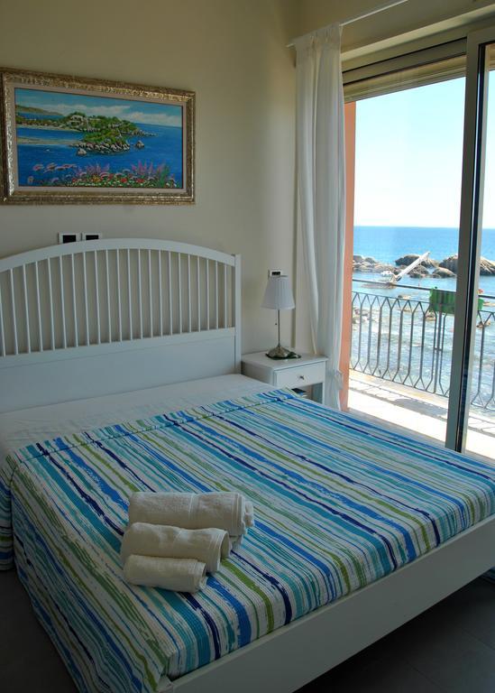 Taorminaxos Wonderful Seaview Appartement Giardini-Naxos Buitenkant foto